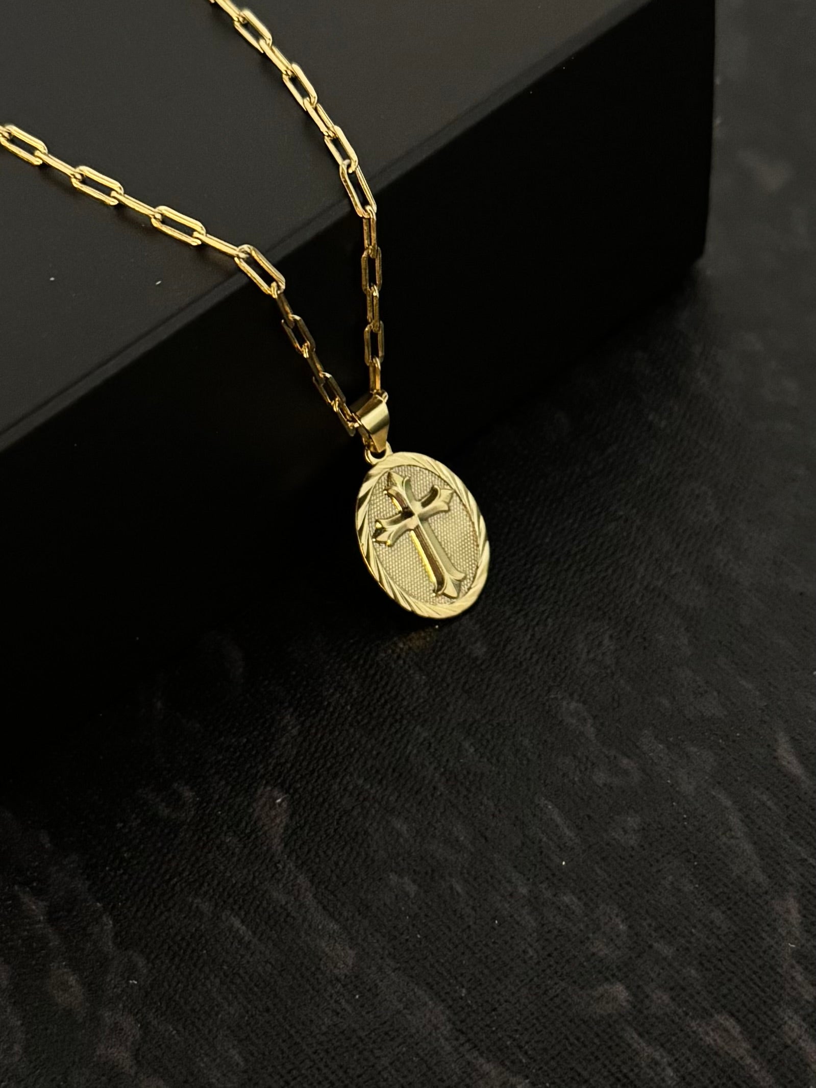 Pingente Cruz Placa Oval (PP)